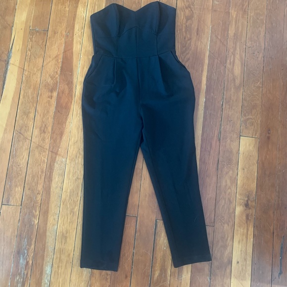Black Strapless Jumpsuit With Pockets - Picture 2 of 3